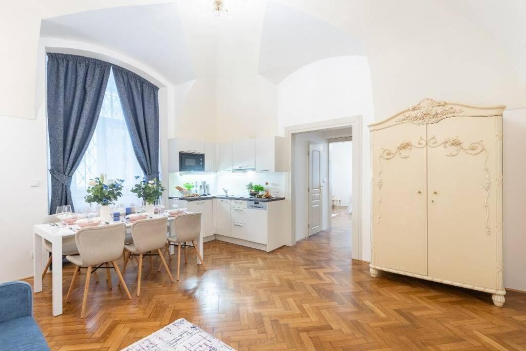 Rose Apartments / Romantic & Cozy / City Center 布拉格 外观 照片