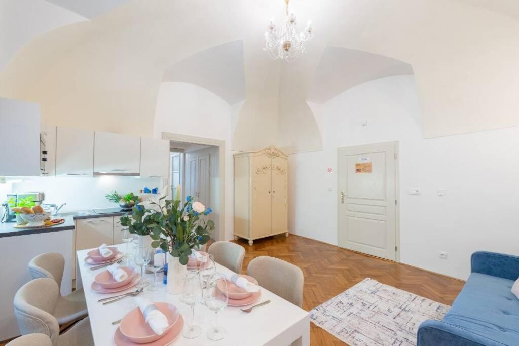 Rose Apartments / Romantic & Cozy / City Center 布拉格 外观 照片