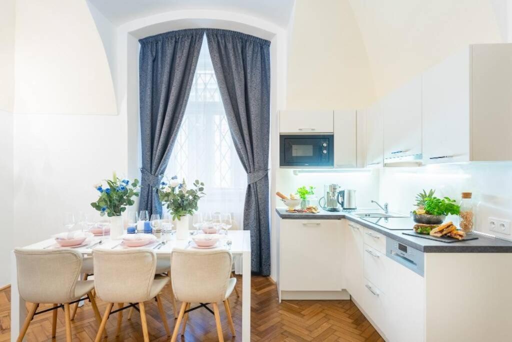 Rose Apartments / Romantic & Cozy / City Center 布拉格 外观 照片